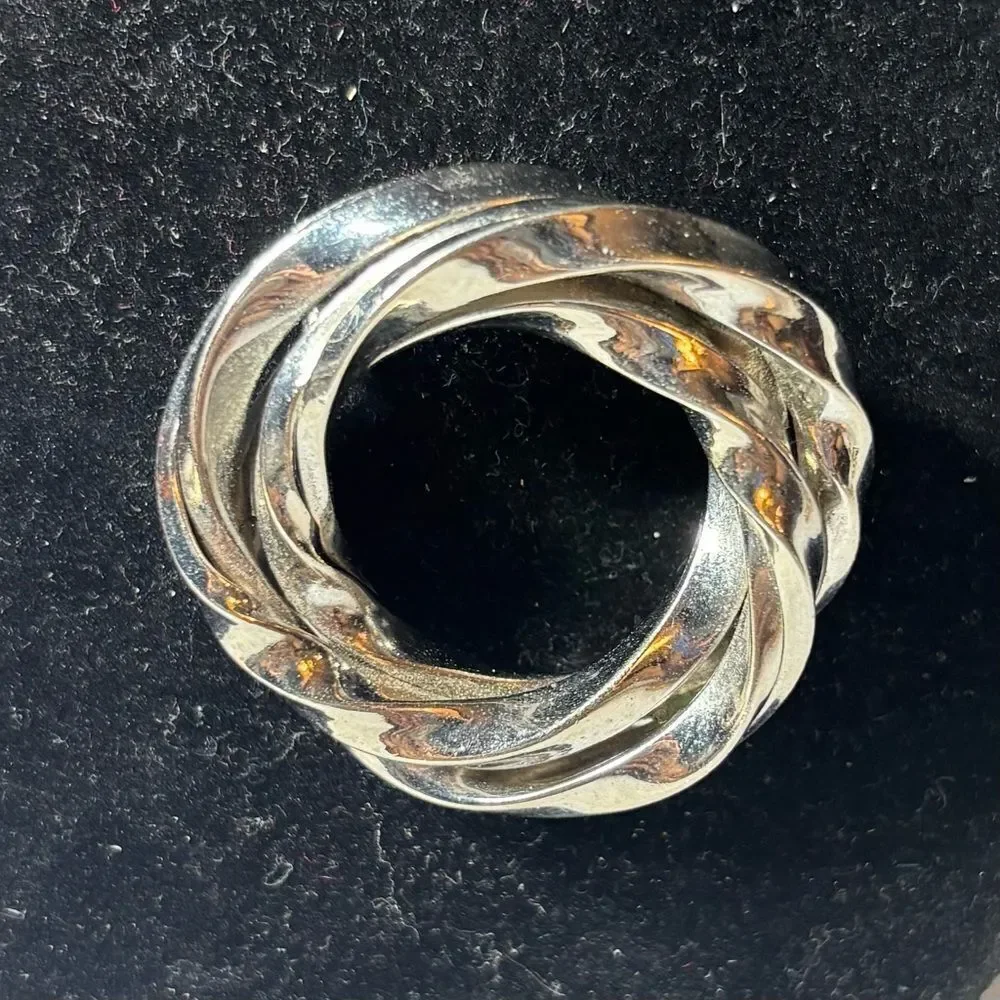 Vintage Silvertone Round Brooch Excellent Preloved Condition